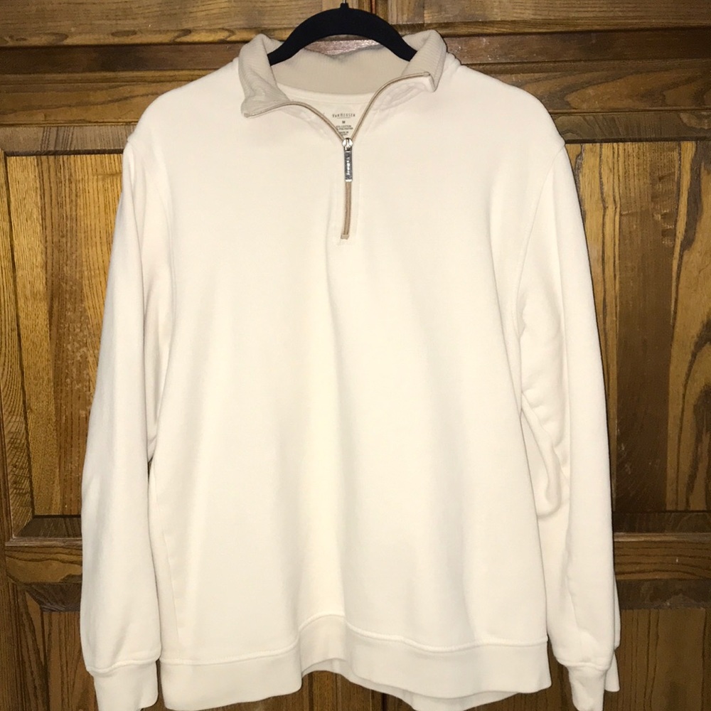 Men’s pullover.